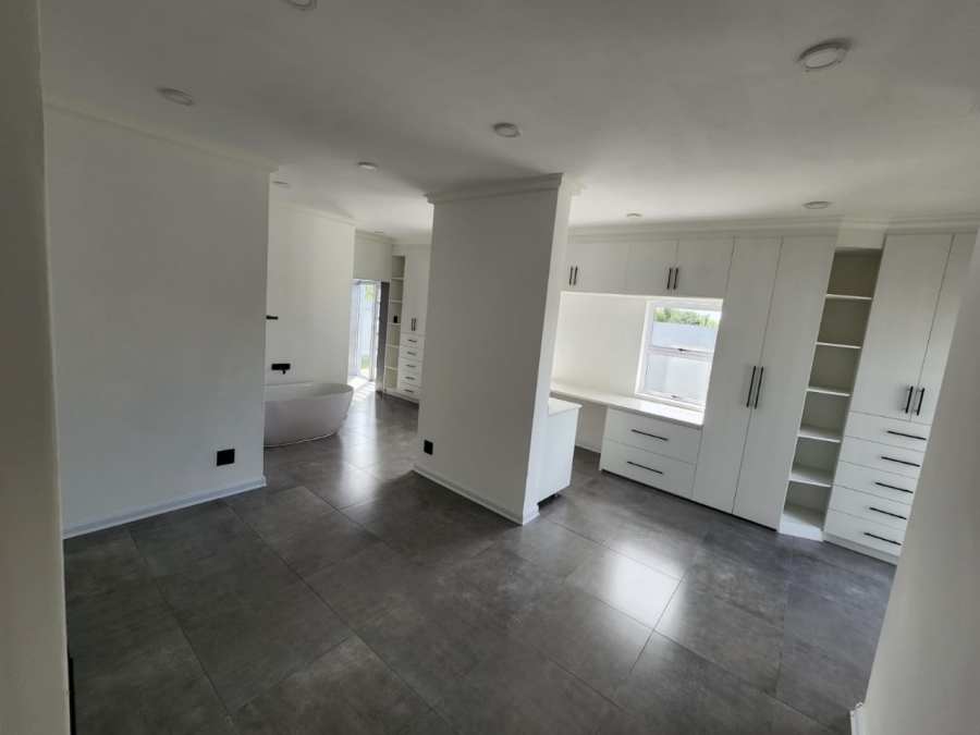 To Let 3 Bedroom Property for Rent in Aston Bay Eastern Cape